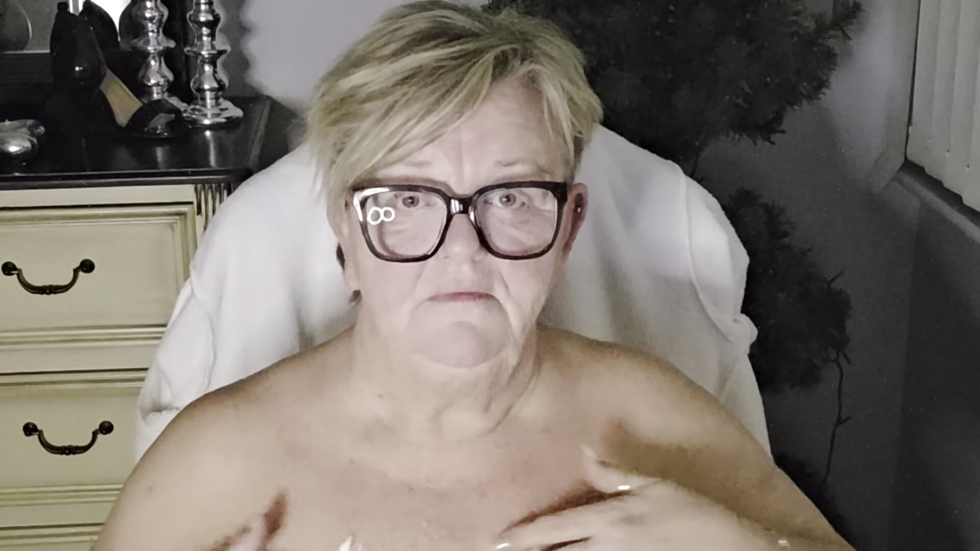 20260116_223636 moisturising my tits– BridgetBlueEyes kameramodell videója