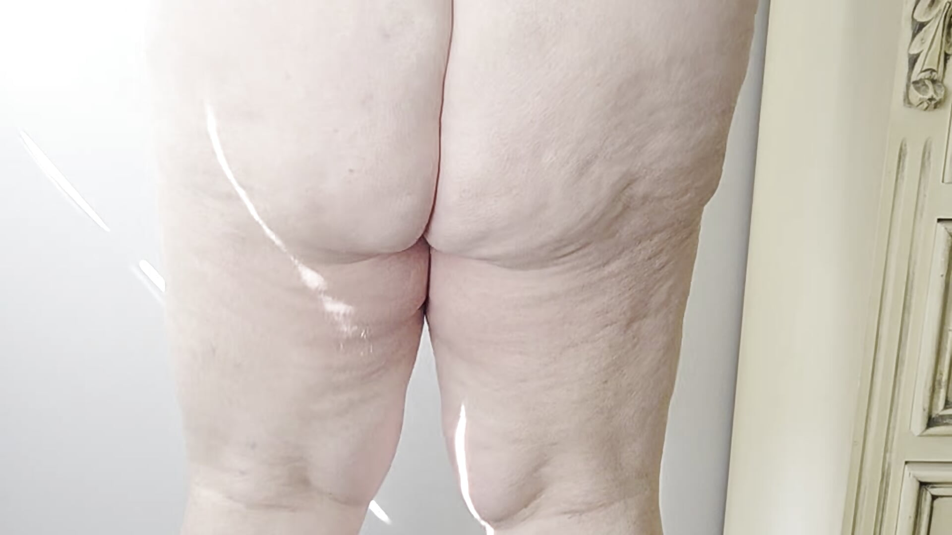 20260410_123333 vibration plate ass wobble - video oleh model kamera BridgetBlueEyes