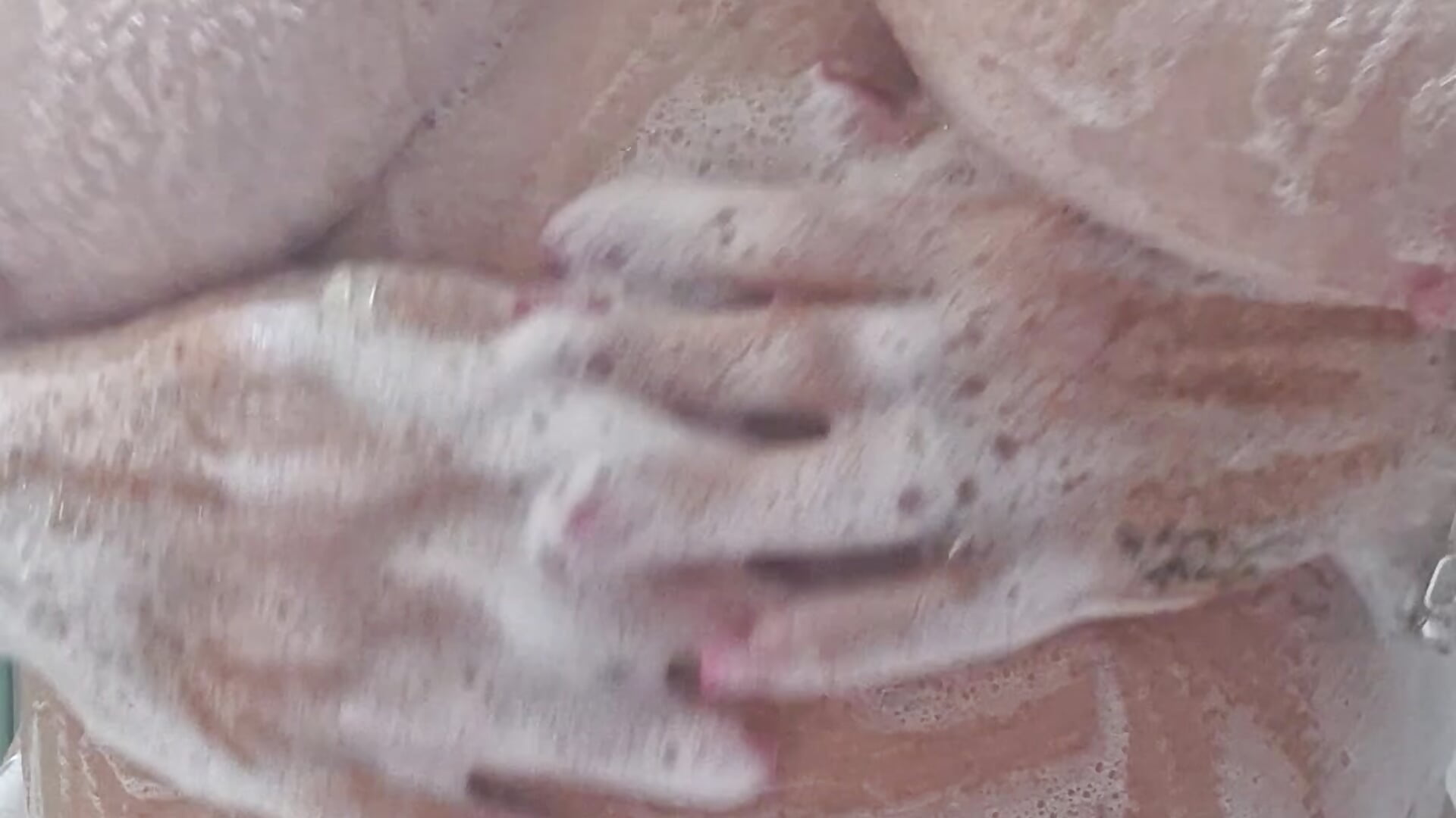 20250729_155052 soapy shower - video BridgetBlueEyes kameramallilta