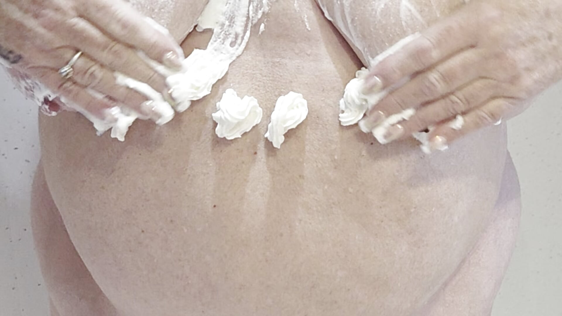 squirty cream on tits– BridgetBlueEyes kameramodell videója