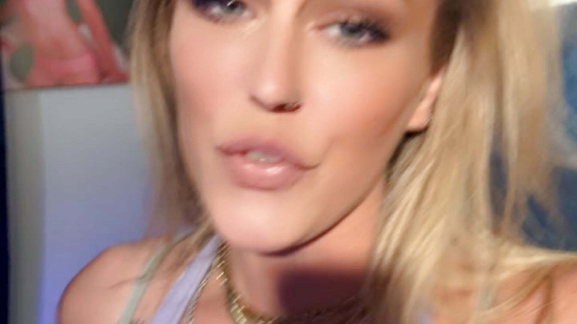 Be careful when telling me to go f myself…cause I will – video od webkamerové modelky VANTABLACKXXX