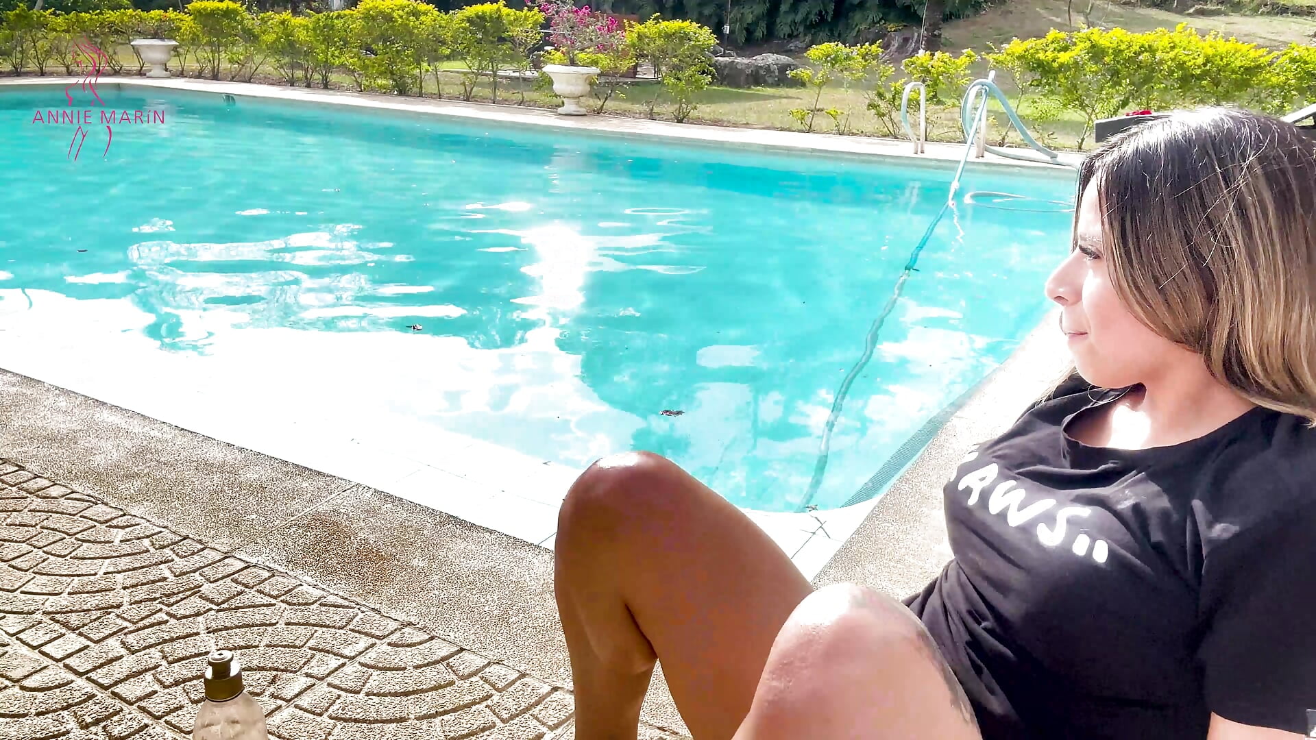 pleasure in the pool－カメラキャストのAnnieGirl_の動画