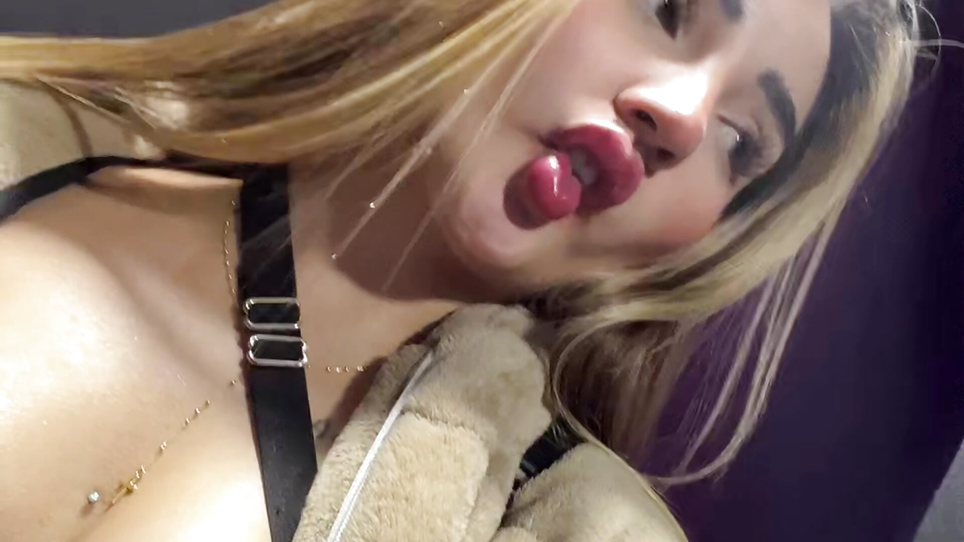 Hey– KimCollinss kameramodell videója