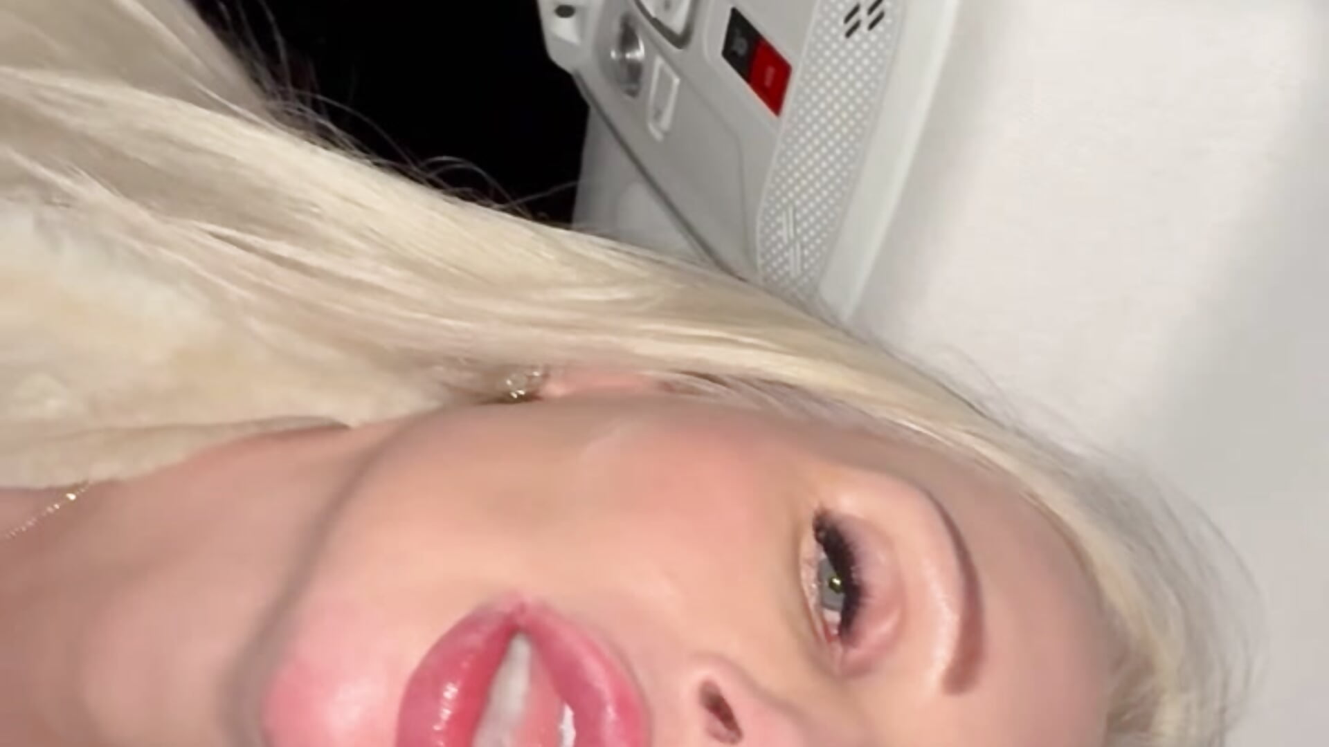 Blowjob in car full movie - วิดีโอโดย BigCatXLOfficial โมเดลแคม