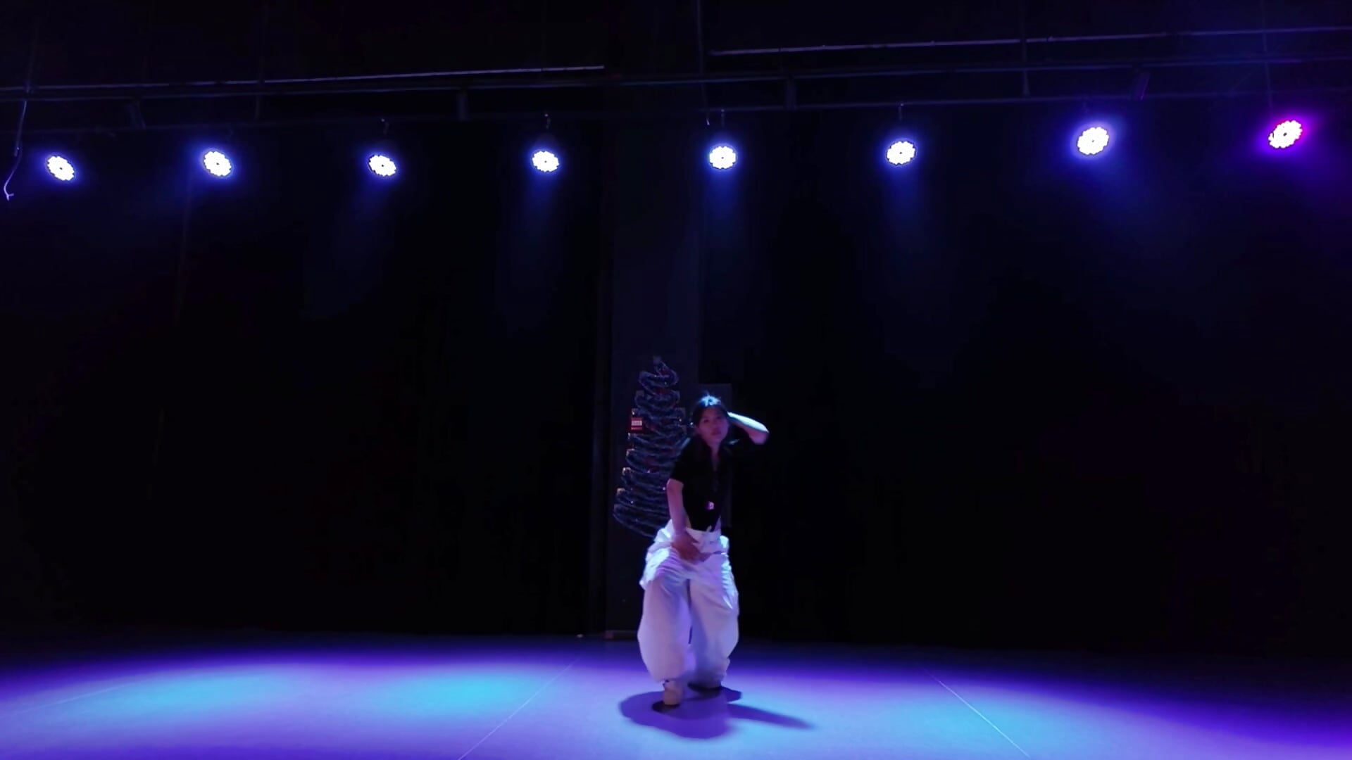 8df40dfef783f7a4eacced266618f68b_raw - video Shining-Elle kameramallilta