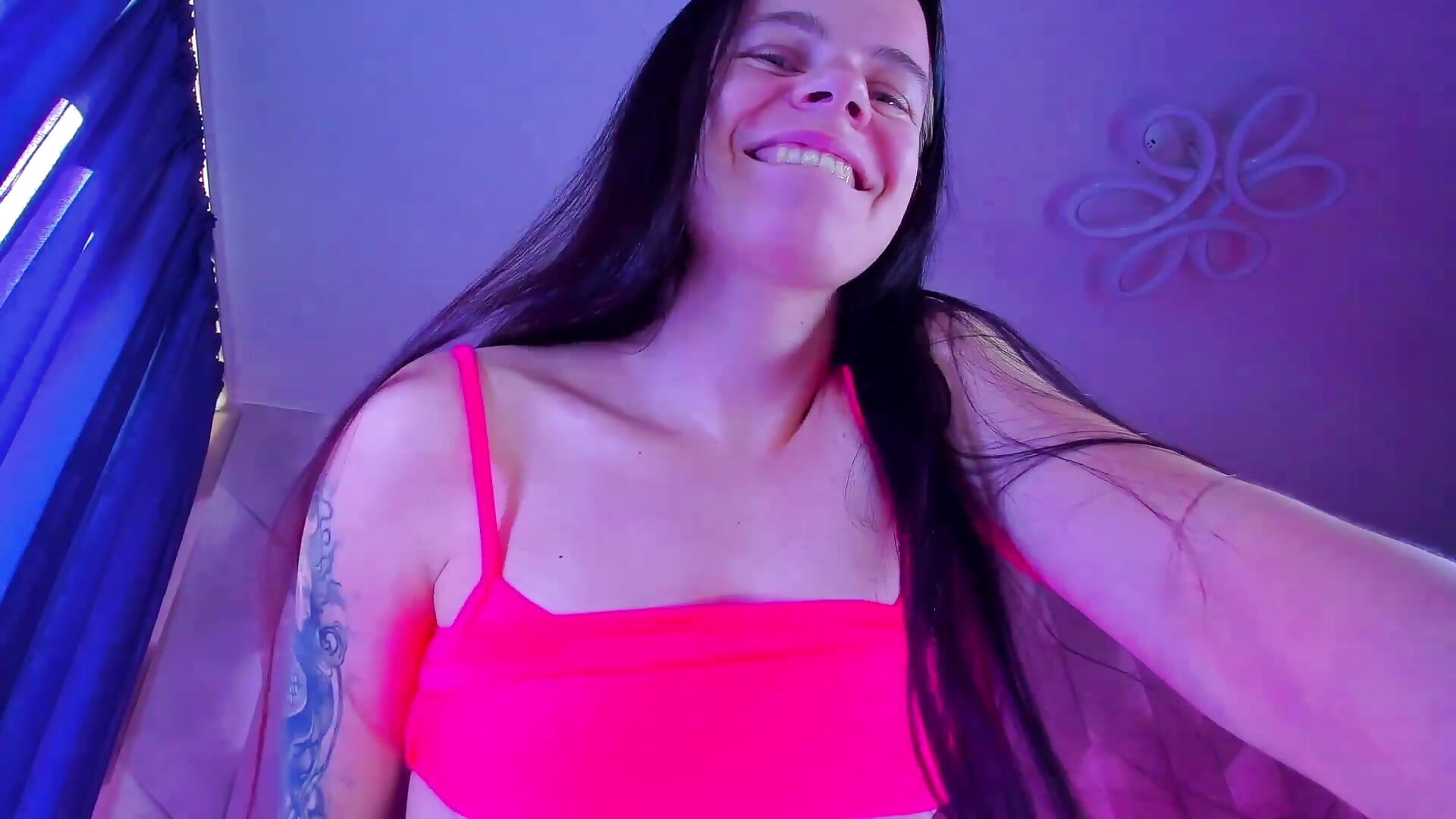 ??? - فيديو من Alanna_Pow موديل الكام