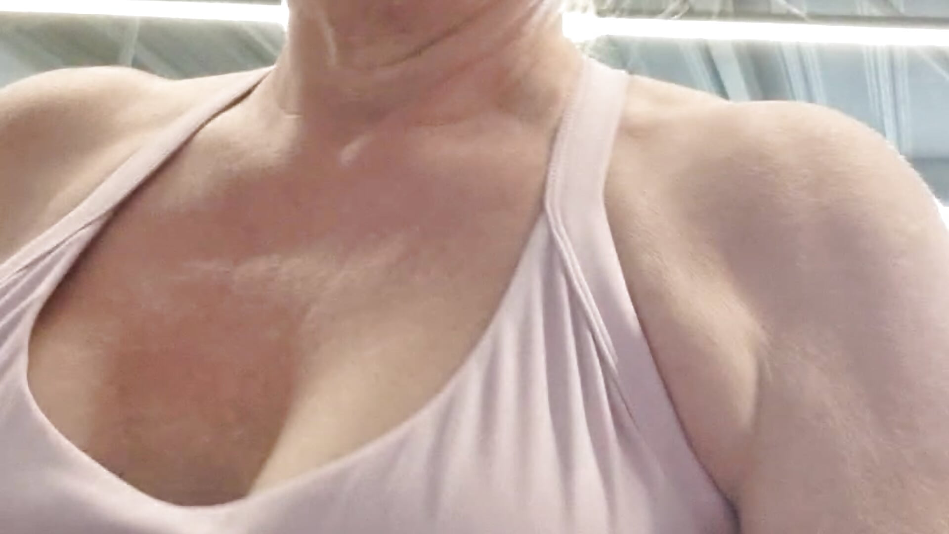 Treadmill titties - video oleh model kamera KitKat_X