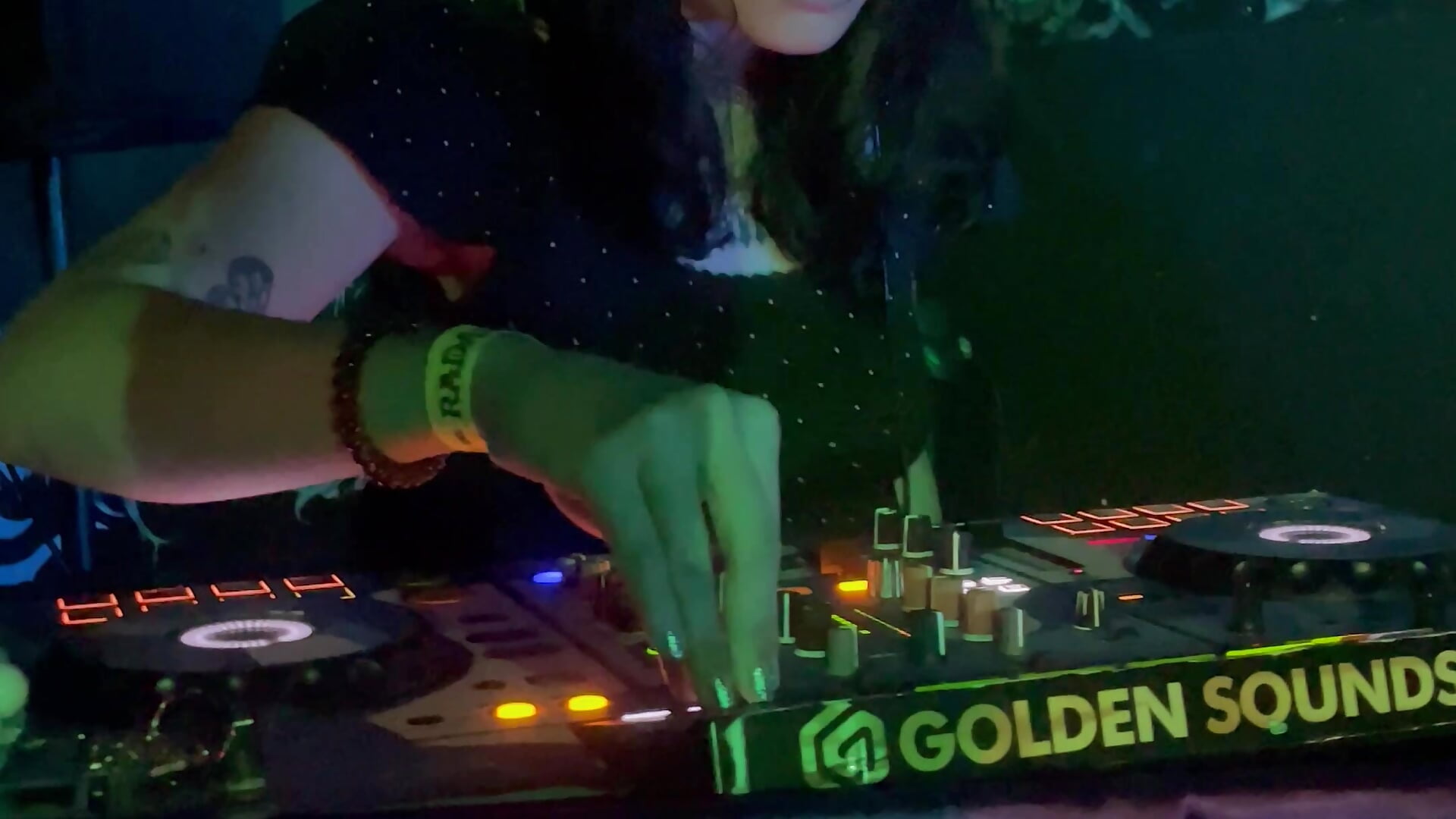 A gig - video Isalove99 kameramallilta