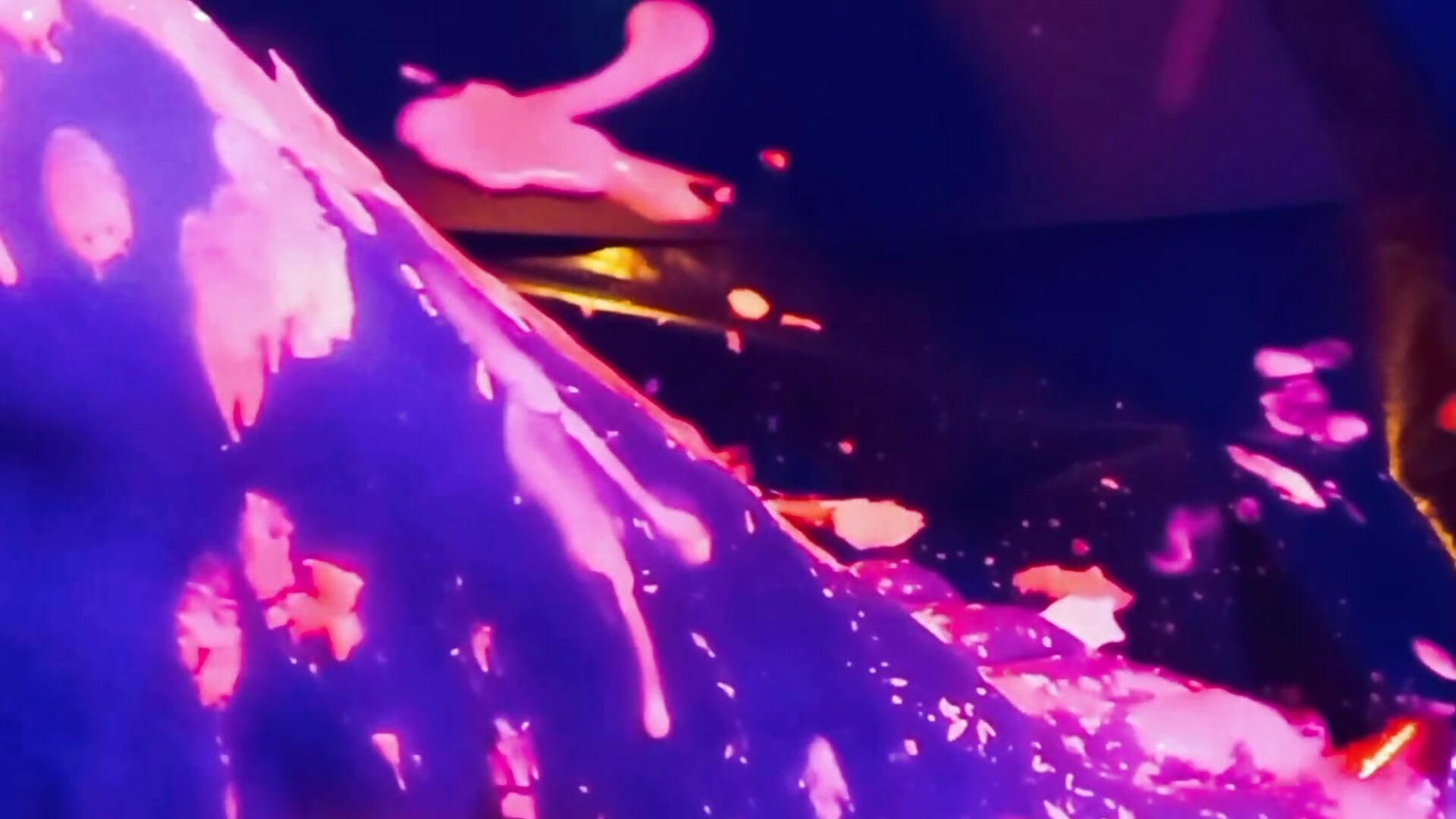 waxing feet - video by Izumy_Velvet cam model