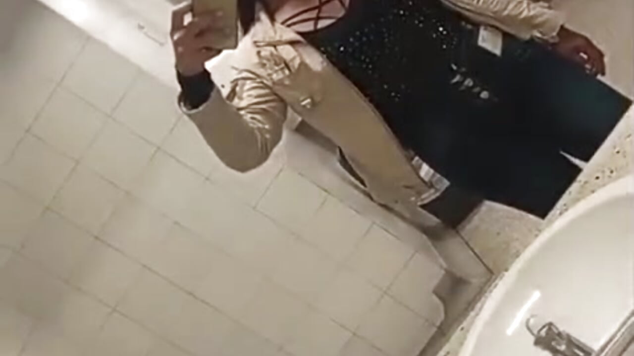 kiss – video modela na kameri LIA_GUTIERREZ