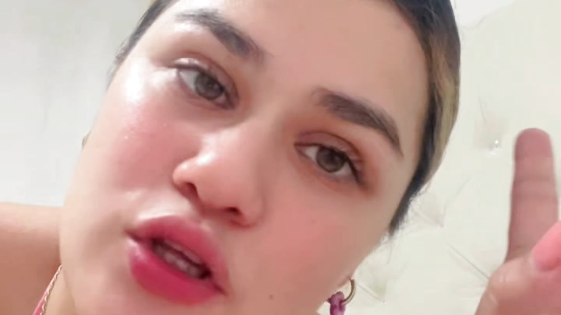 5a8403540e9543ccb8a0306cb33c9d6a – video modela na kameri baby_boom777