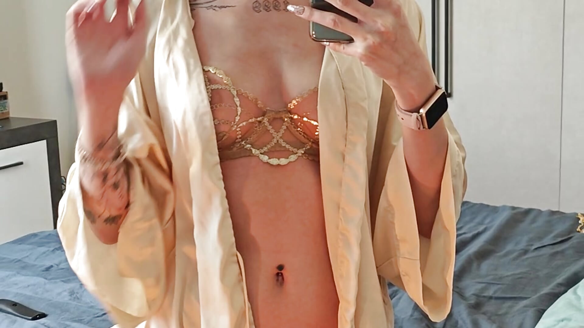 Teasing - vidéo du modèle de showcams Shiny_Julcy