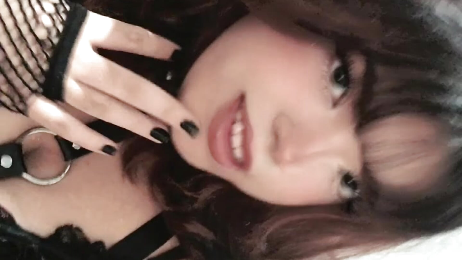 Eu - video by marivampire cam model