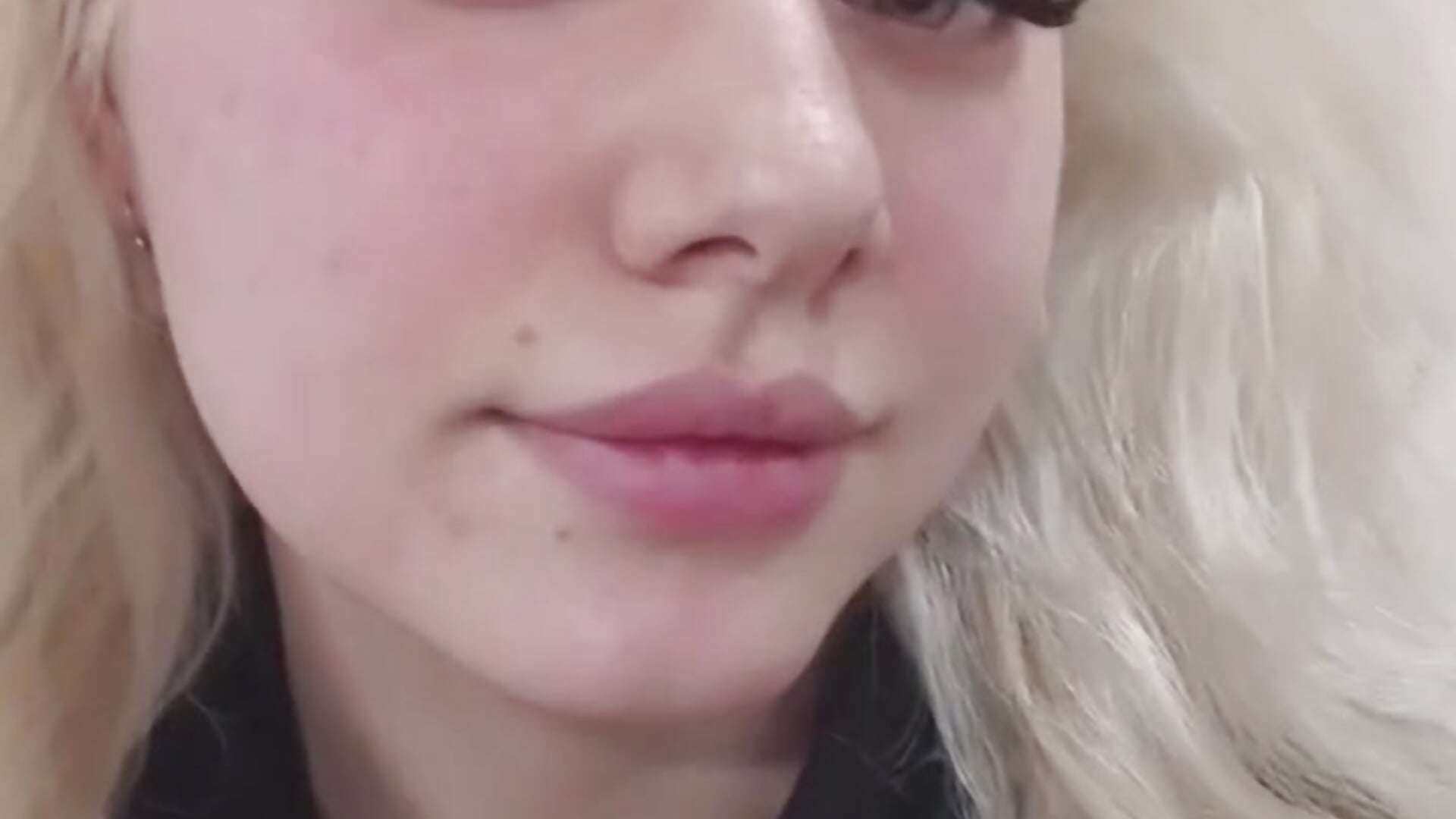 document_5456158077235533096 - clip cu Kate_Krose model videochat