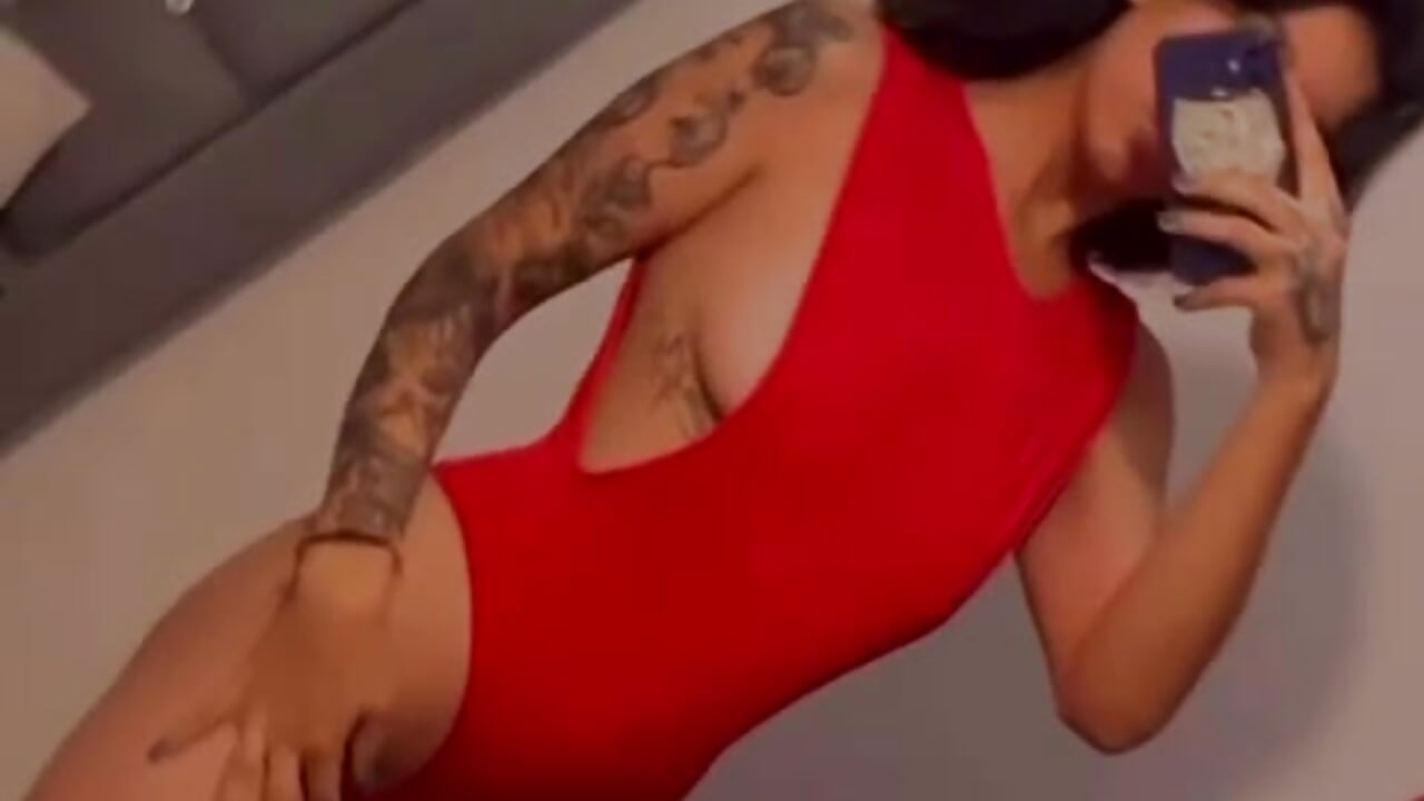 girl in red - video by Kalyra_17 cam model