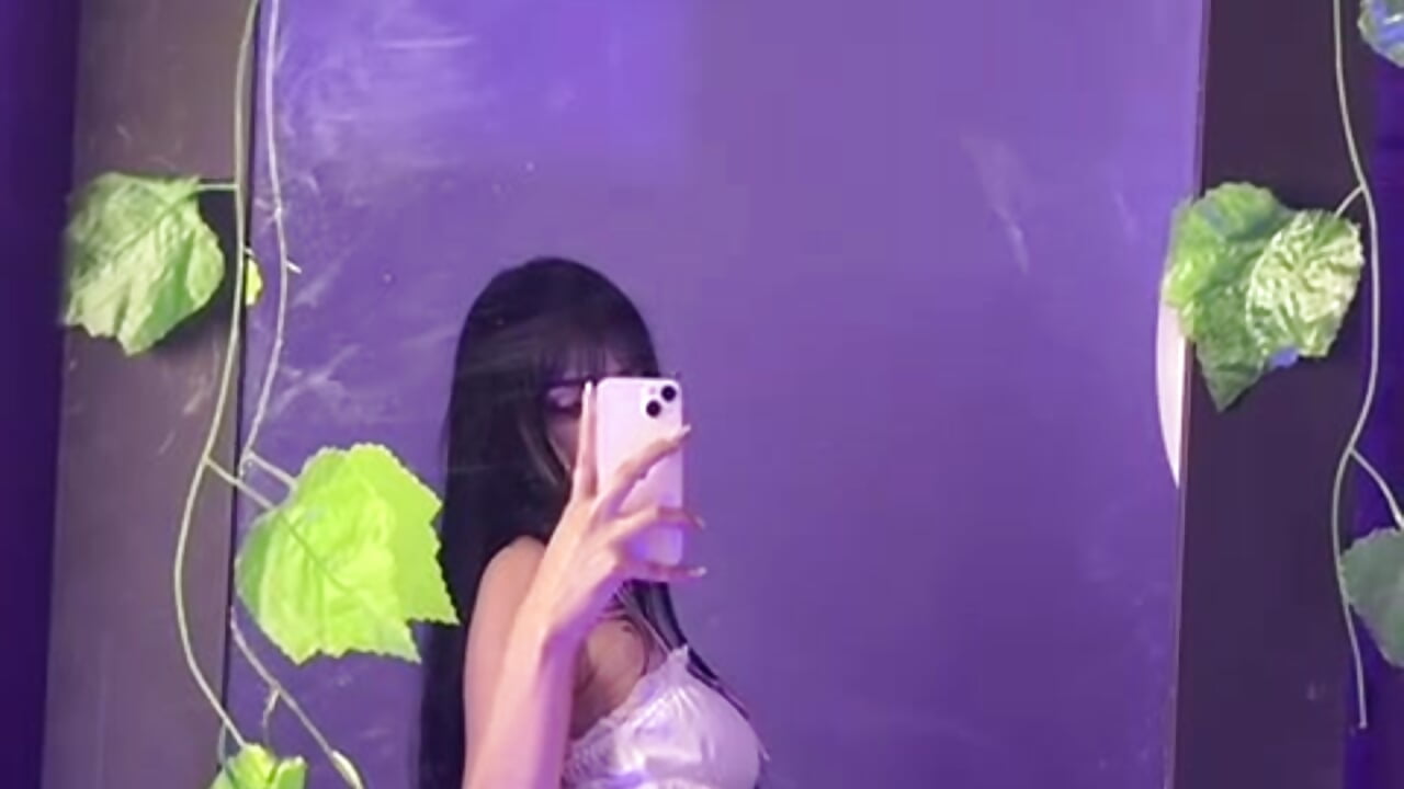 look at me💜💛 - відео від вебкаммоделі Ahri_Roouux