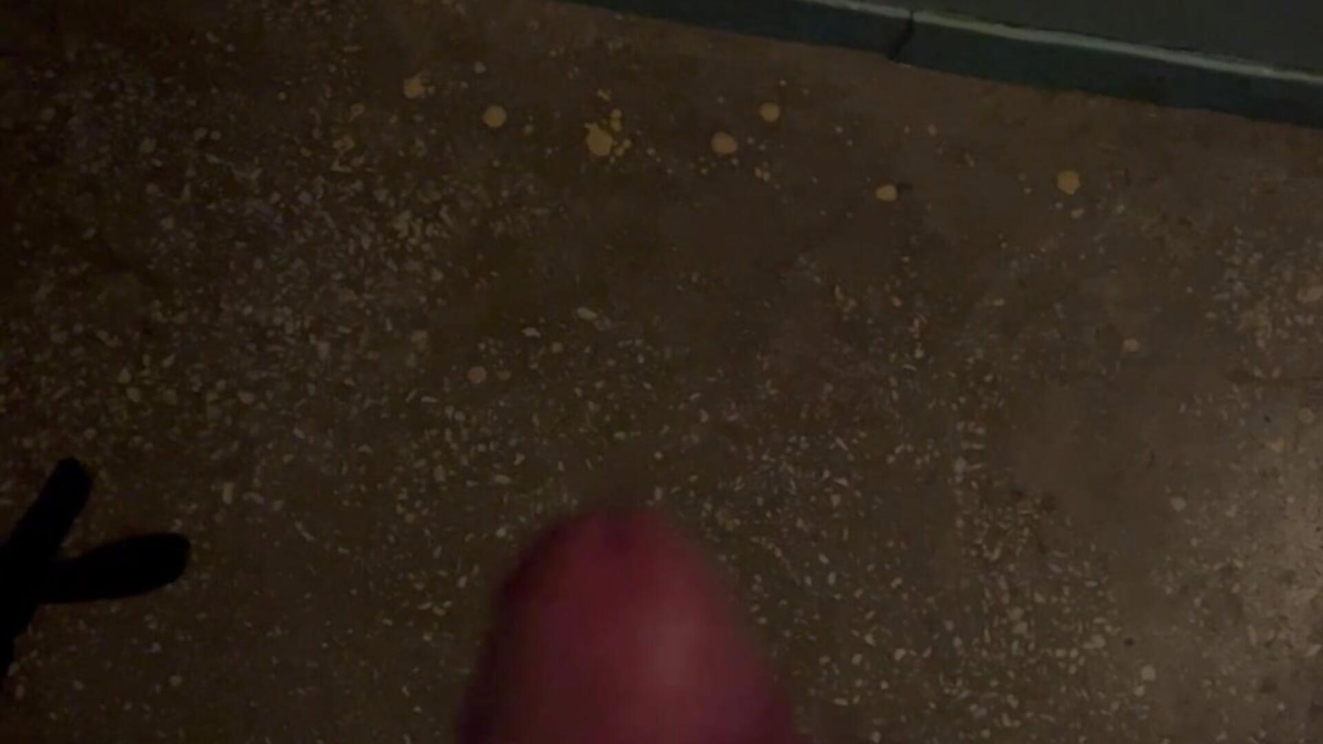 masturbacja w klatce schodowej - video szymon200707 kameramallilta