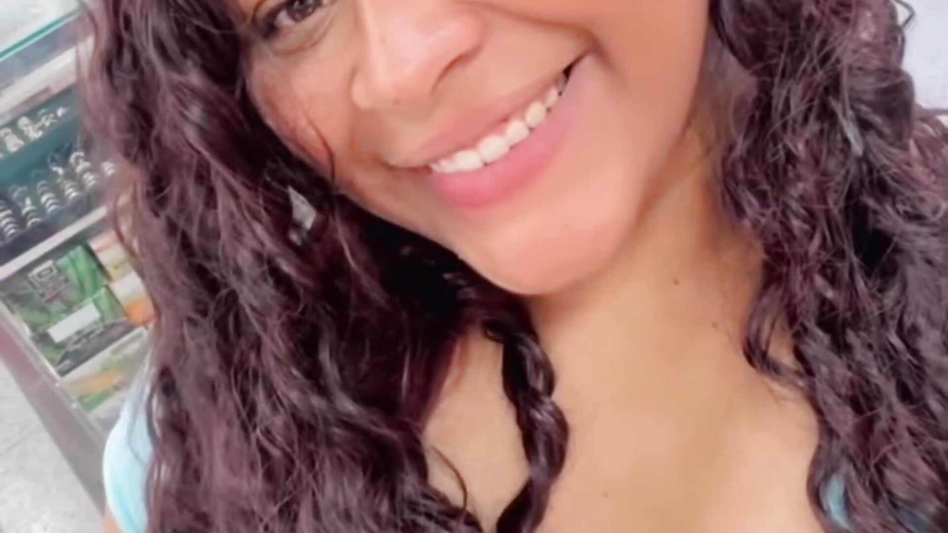 smile - video by NathaliaMayson cam model