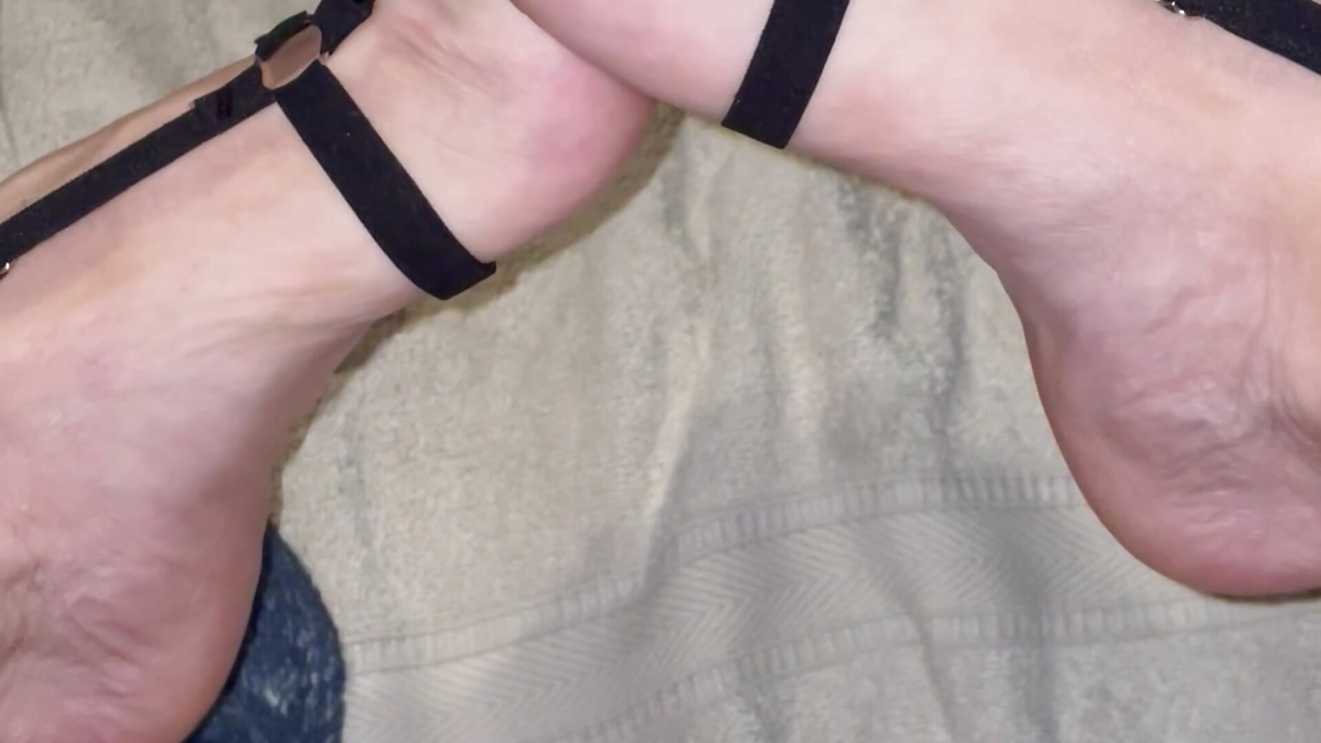 Dildo Ass 🫦 - video by VelvetFeetXoXo cam model