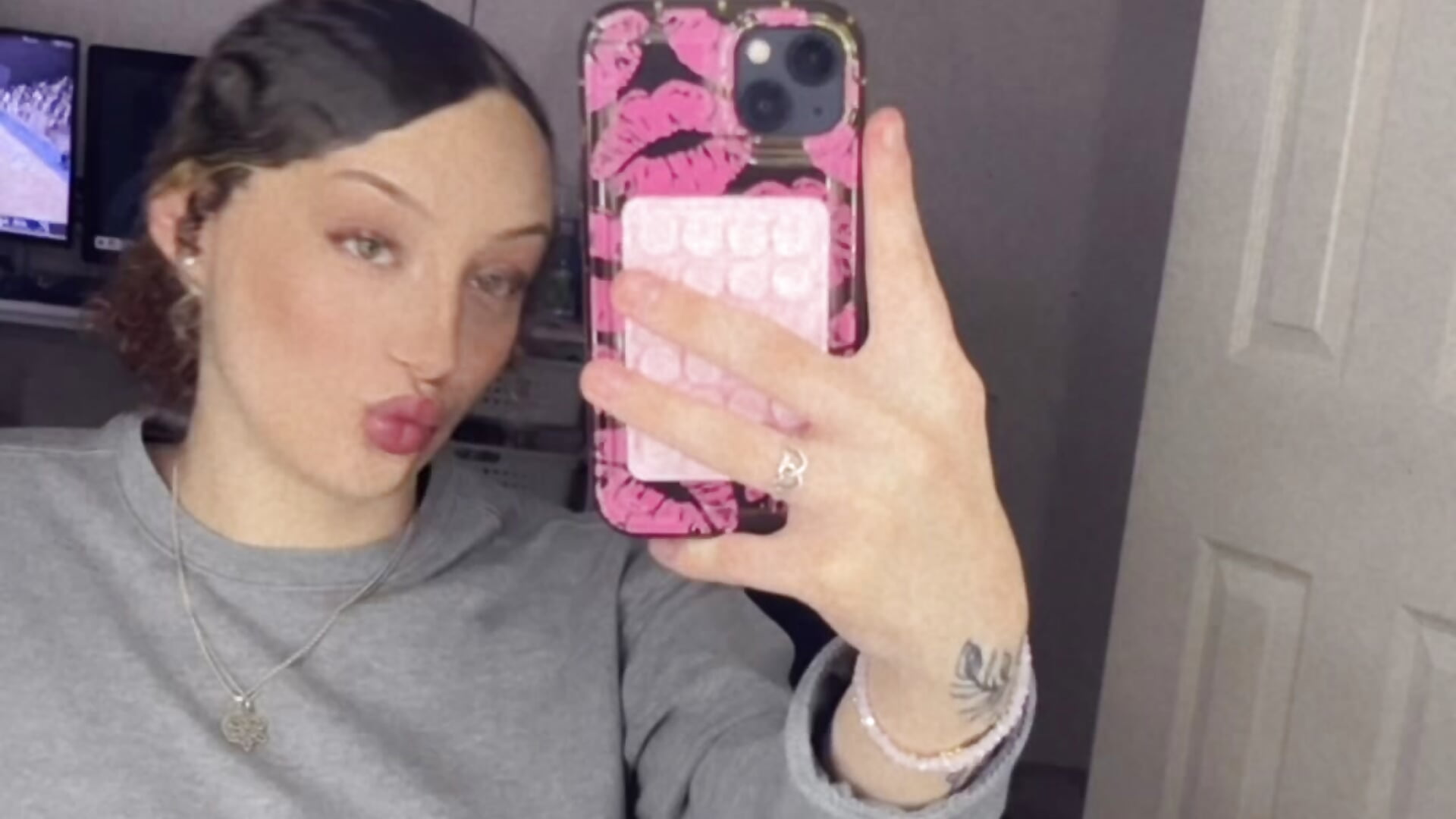 DB39015B-4921-4B05-88C2-B4C652FBF7DD - clip cu marie2244 model videochat