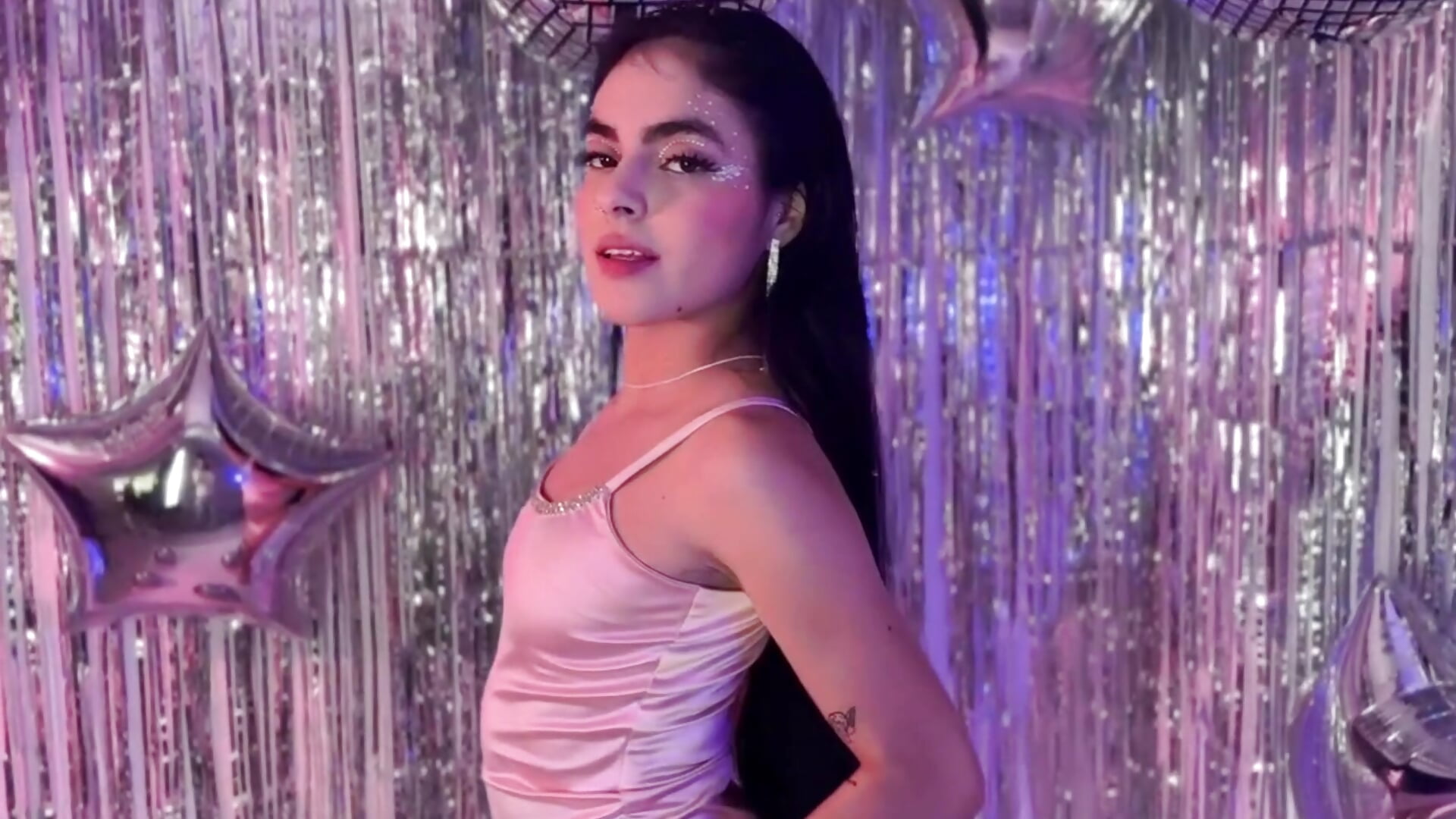 🌷 Are you coming for dessert? 🧁 - فيديو من Violeta_sum موديل الكام