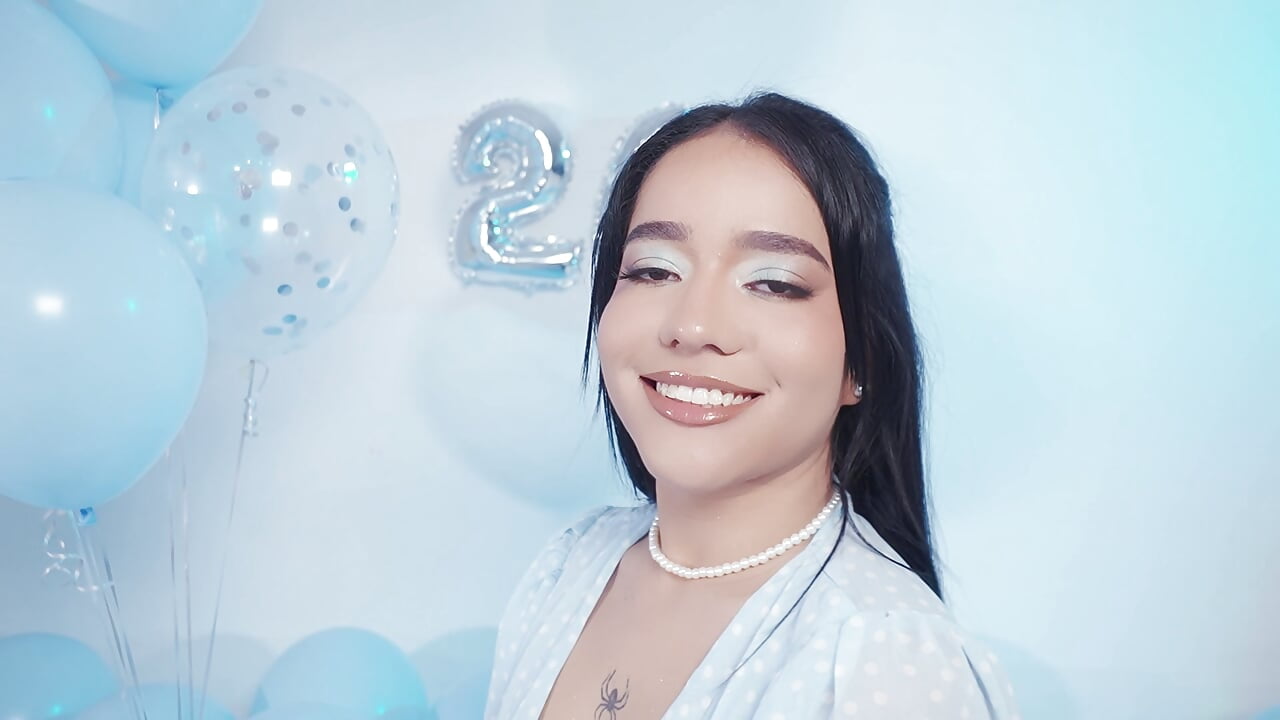 Birthday Glow ✨ - video oleh model kamera AntonellaBons