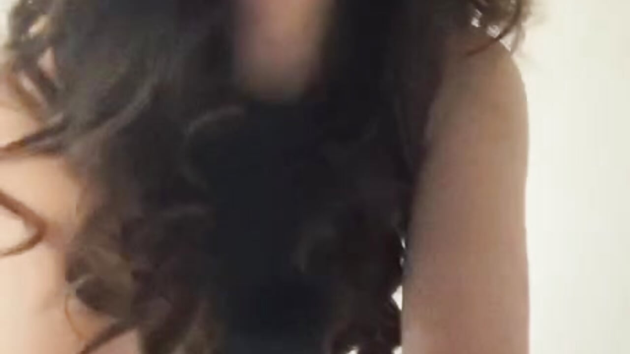 chilling around - video by Brunete_Tease cam model