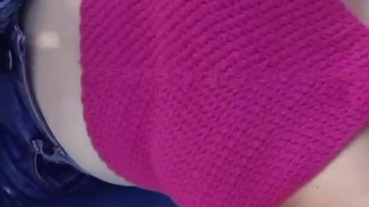 calm - MiaMorettii adlı kamera modelinin videosu