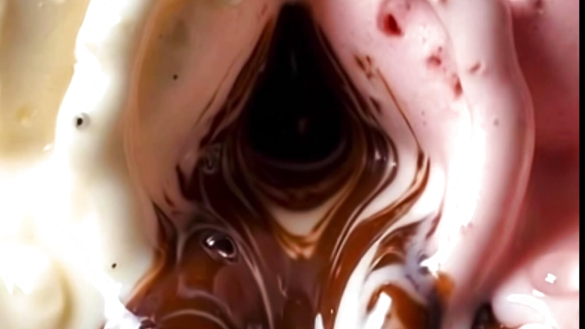 Oohh Damm it, I want to have my pussy as wet, creamy and juicy right now like this ice cream.😋🍦 - วิดีโอโดย Denise_wolfe21 โมเดลแคม