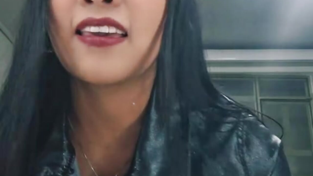 ME - Vídeo de violettathonsom_t, modelo de vídeos