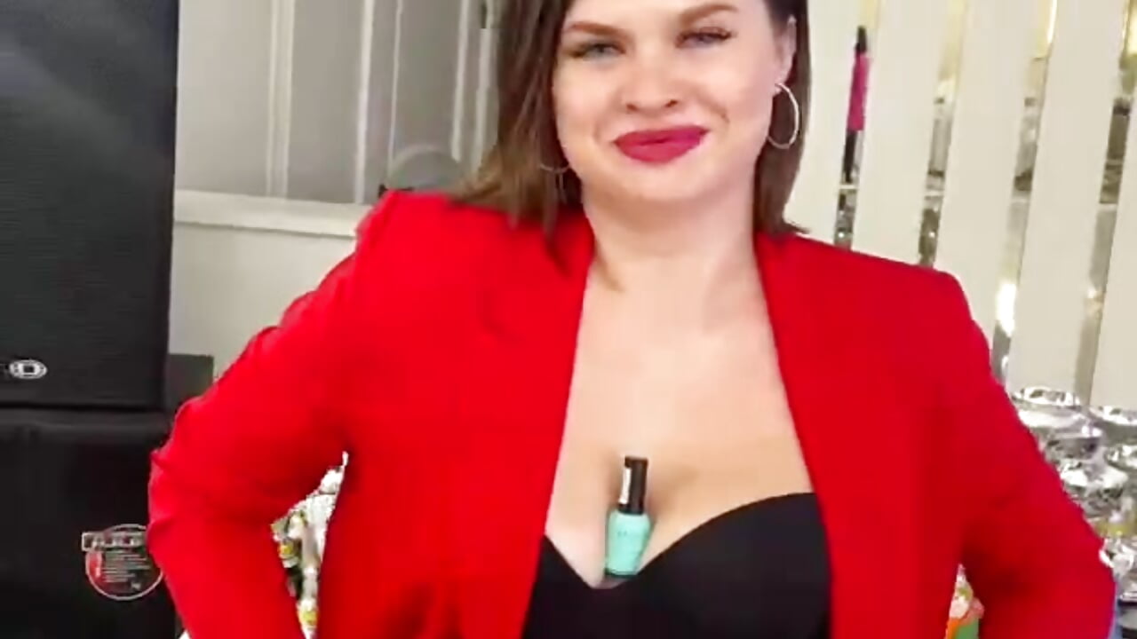 Just me - วิดีโอโดย _Emma__Stone_ โมเดลแคม