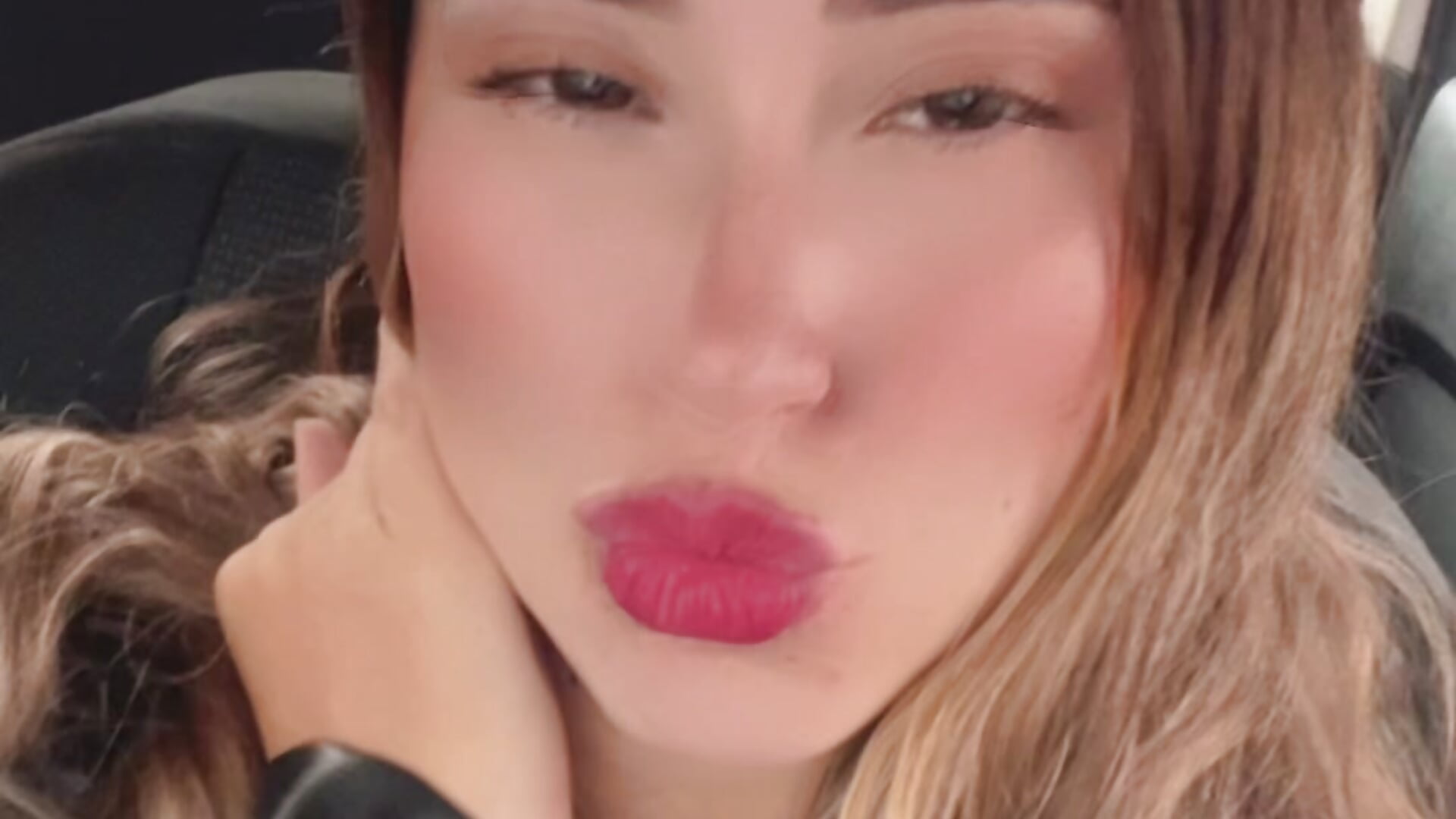 38CBCDD2-BE73-4D9D-84A0-F2D3E73679F1 - video by Tifanny_e cam model