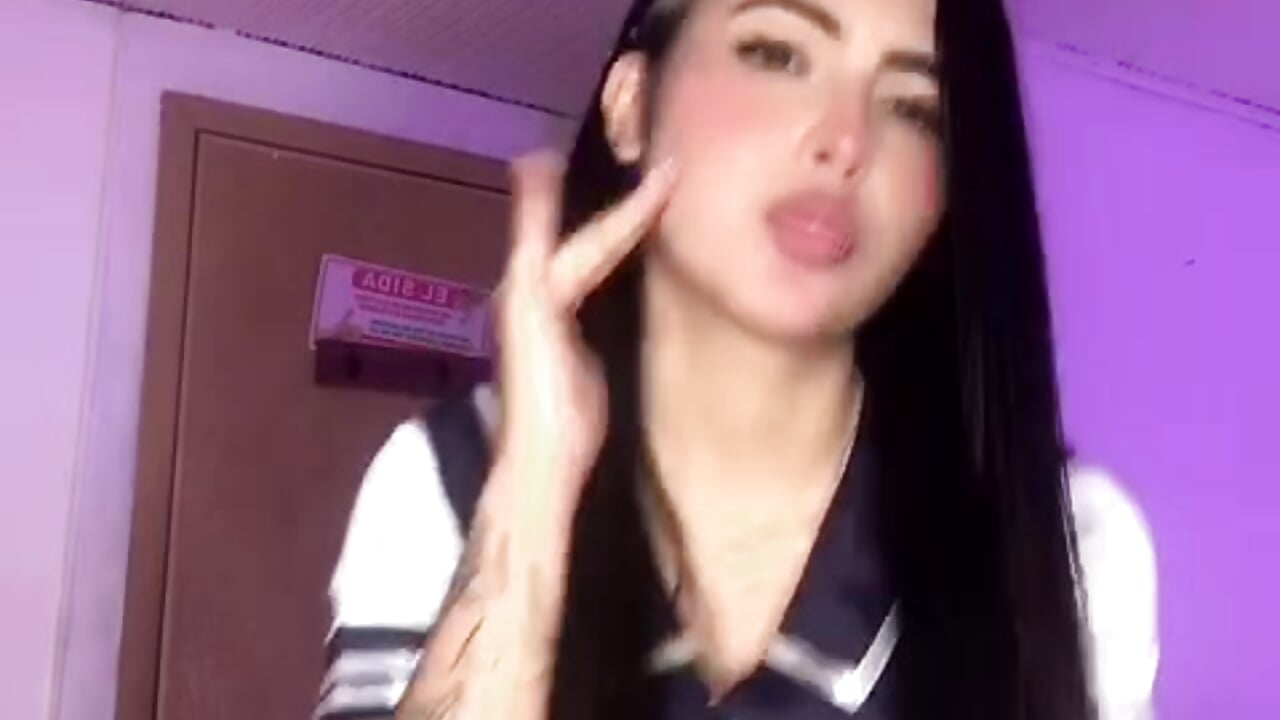 "I'll wait for you in bed. Don't be late." 💕 - فيديو من Perla_lovely_ موديل الكام