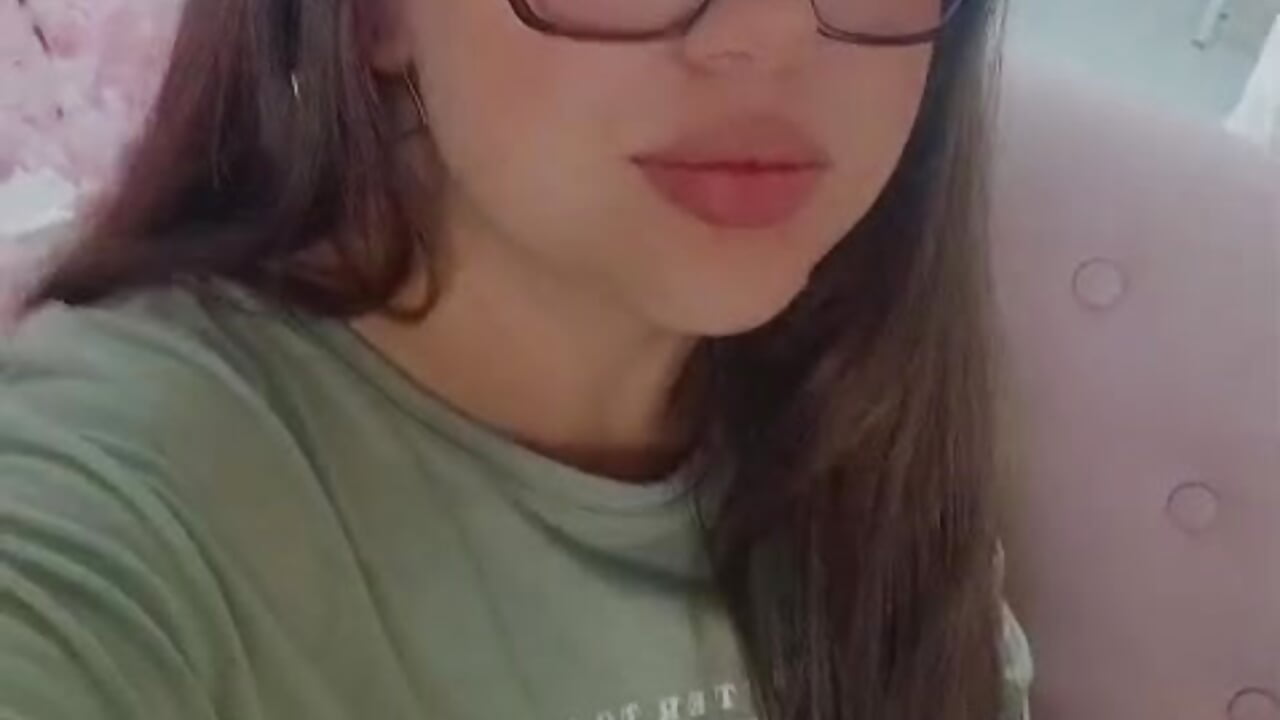 Hi ♥ - video by rossee_evans cam model