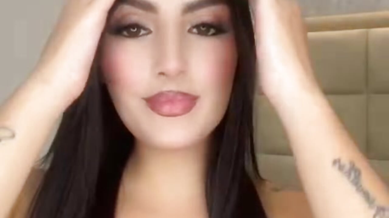 COME AND RELAX - video oleh AriaaMoon_ kamera model