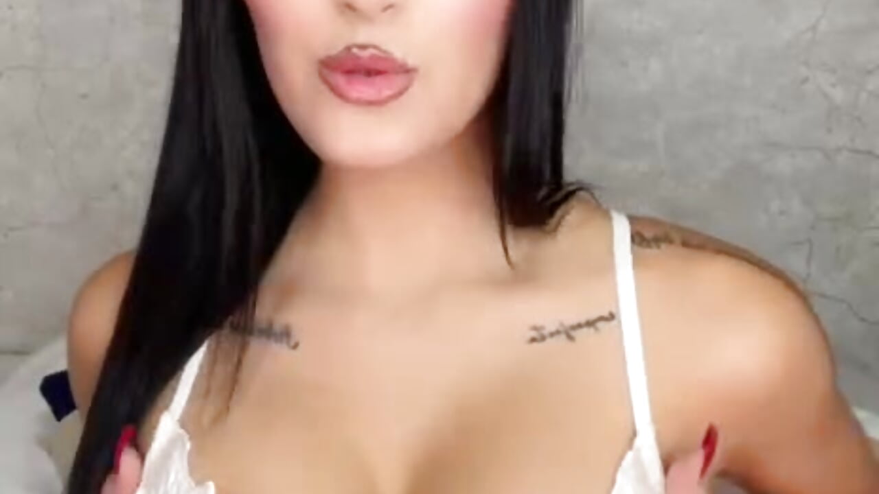 come play with my delicious tits - vídeo de la modelo de cam AriaaMoon_