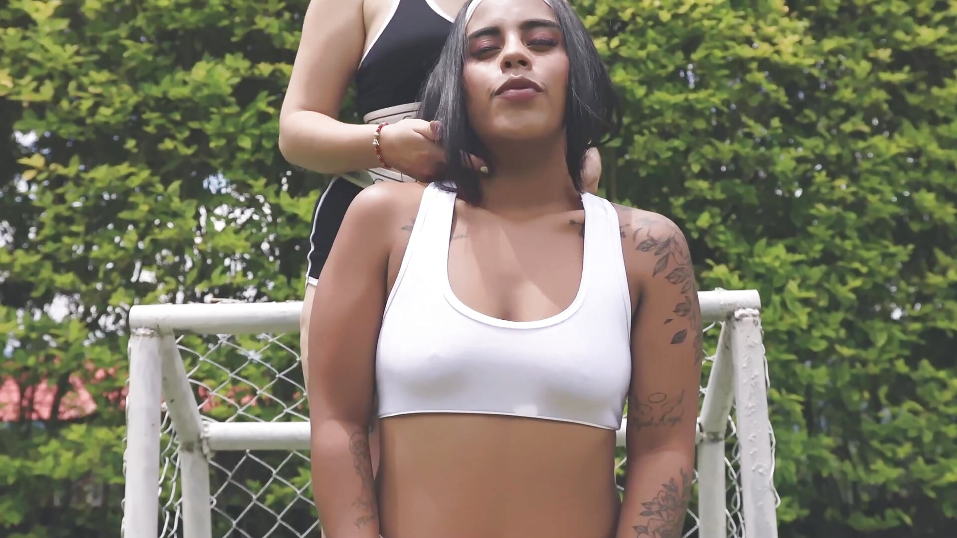 We put our shirts on, but only to see how long it takes to take them off. A night of 'football' - วิดีโอโดย AmbarClarck โมเดลแคม