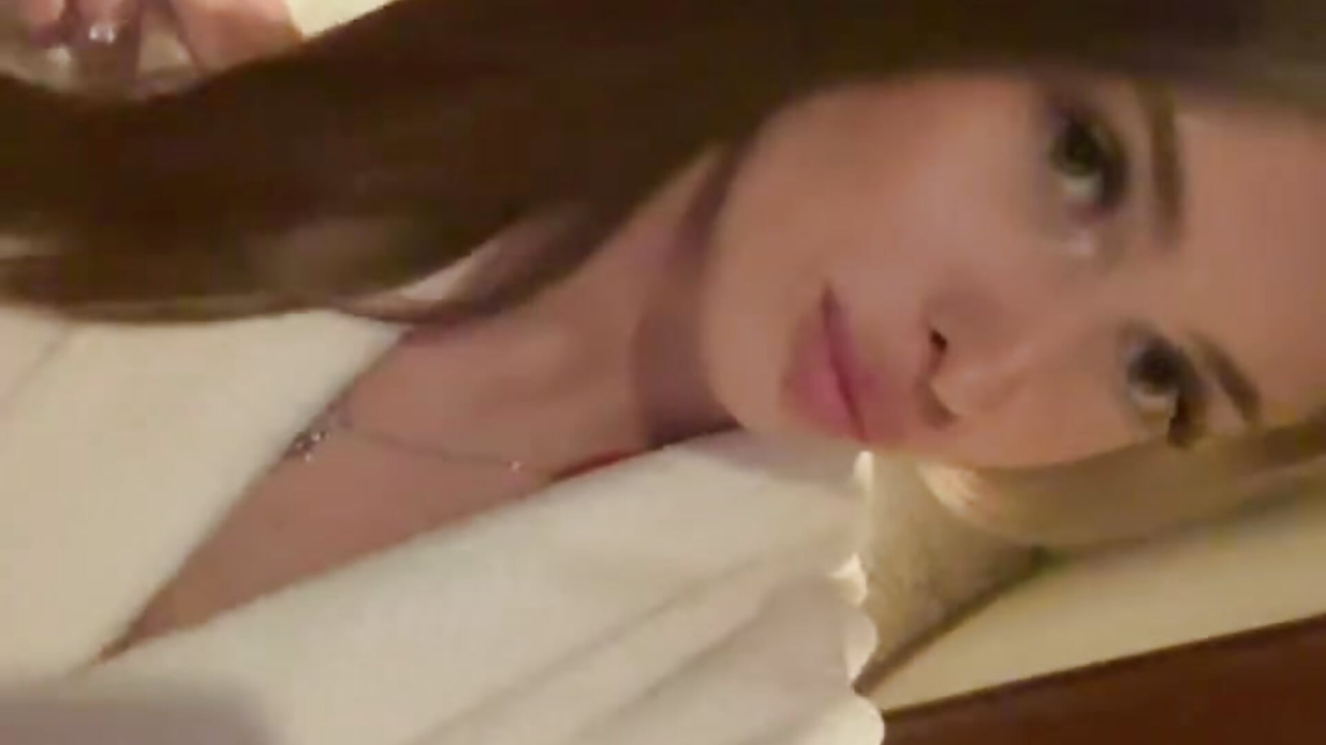 Mona after shower - відео від вебкаммоделі sugarbloom