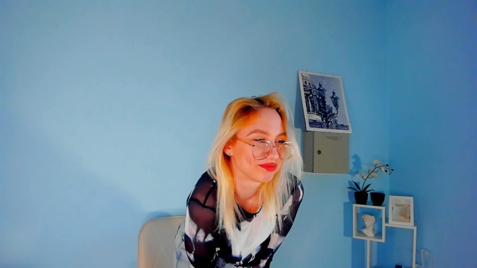 hey there 💋😏－カメラキャストのMaidaMeddersの動画