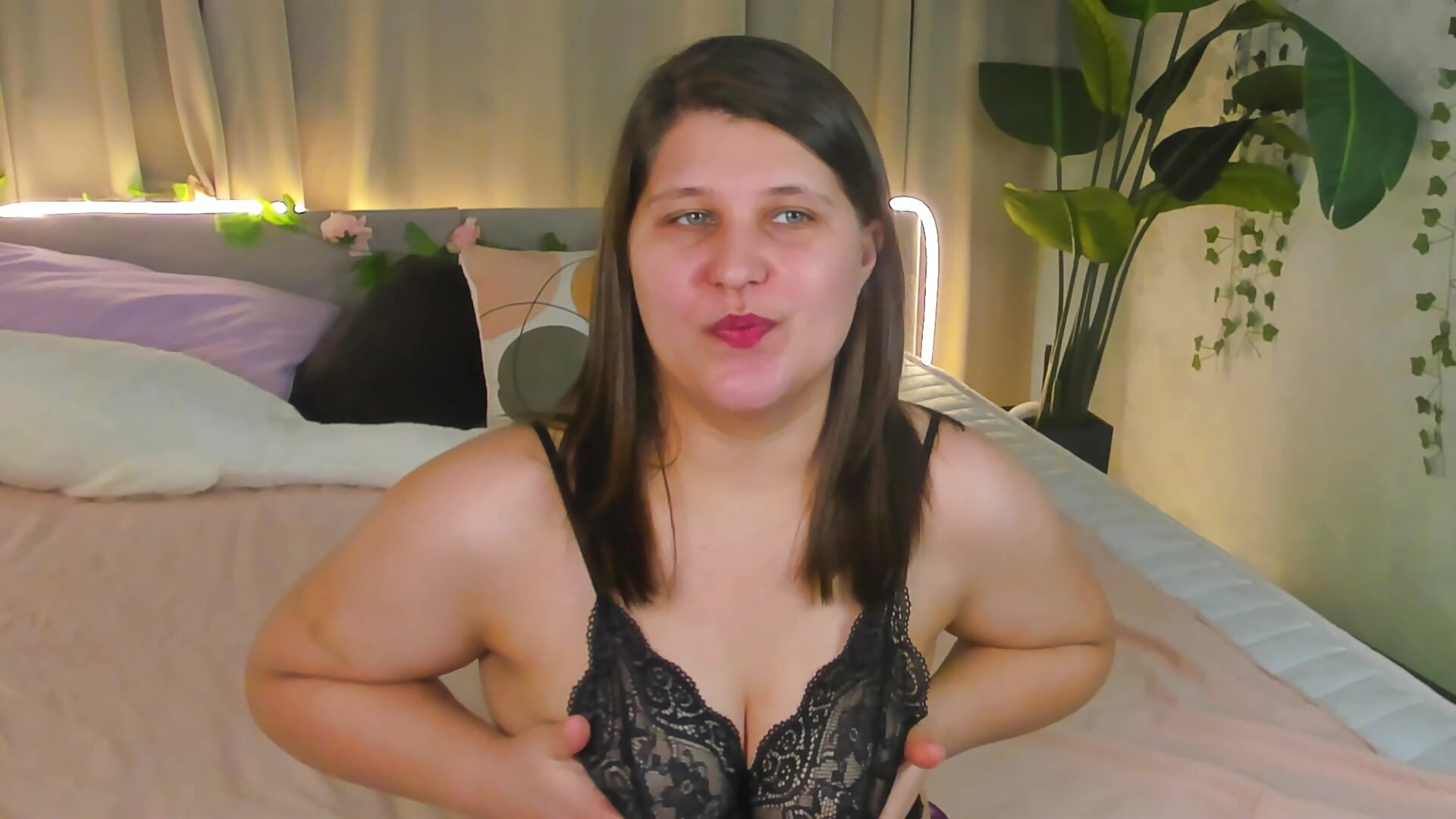 welcome - video by helenahoff cam model