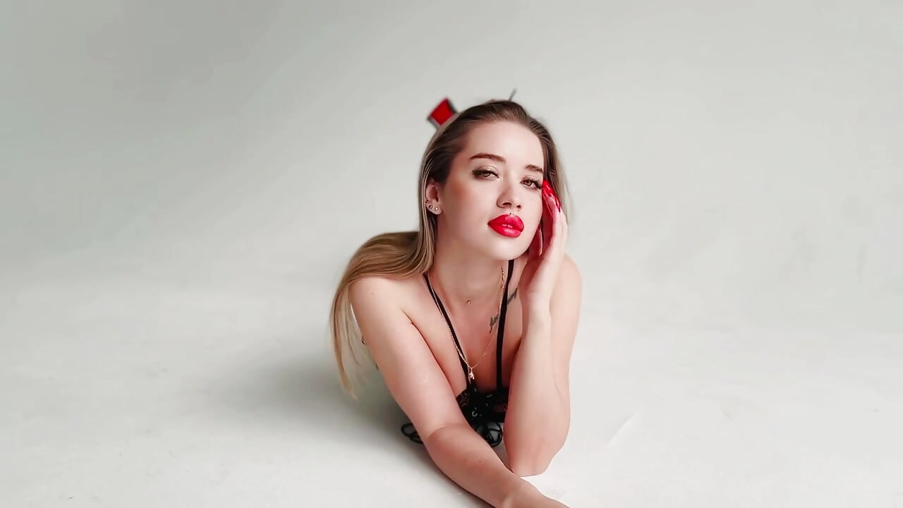 just me - video van ElizabethSin cam-model