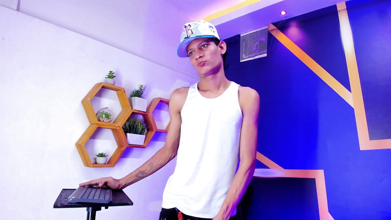 profile-intro-video-1769700999 - video by PleasureGuys cam model