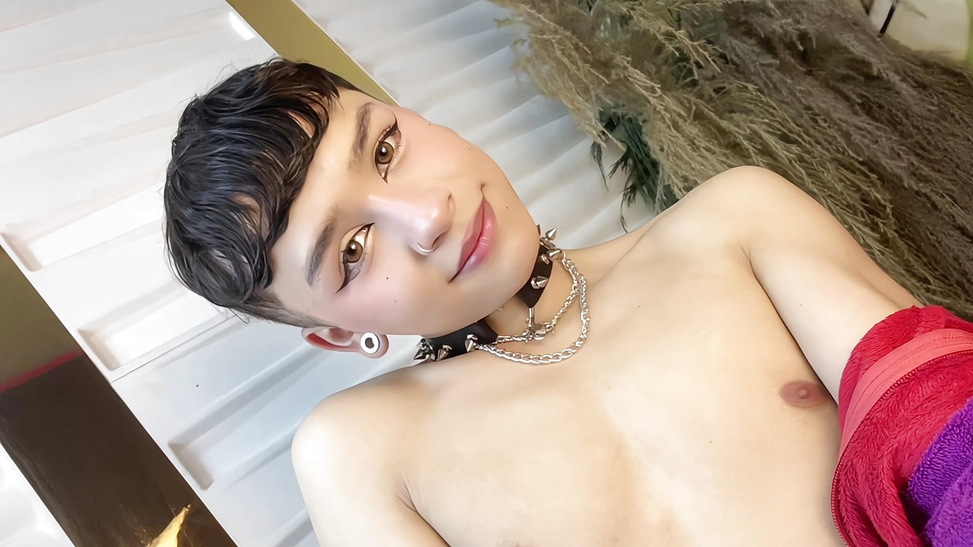 My smile says hello , my eyes say 'stay 🧸 — filmik Camilo_X_x, modela(-lki) na kamerkach