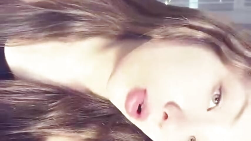 Me cute - відео від вебкаммоделі EllanFerenz