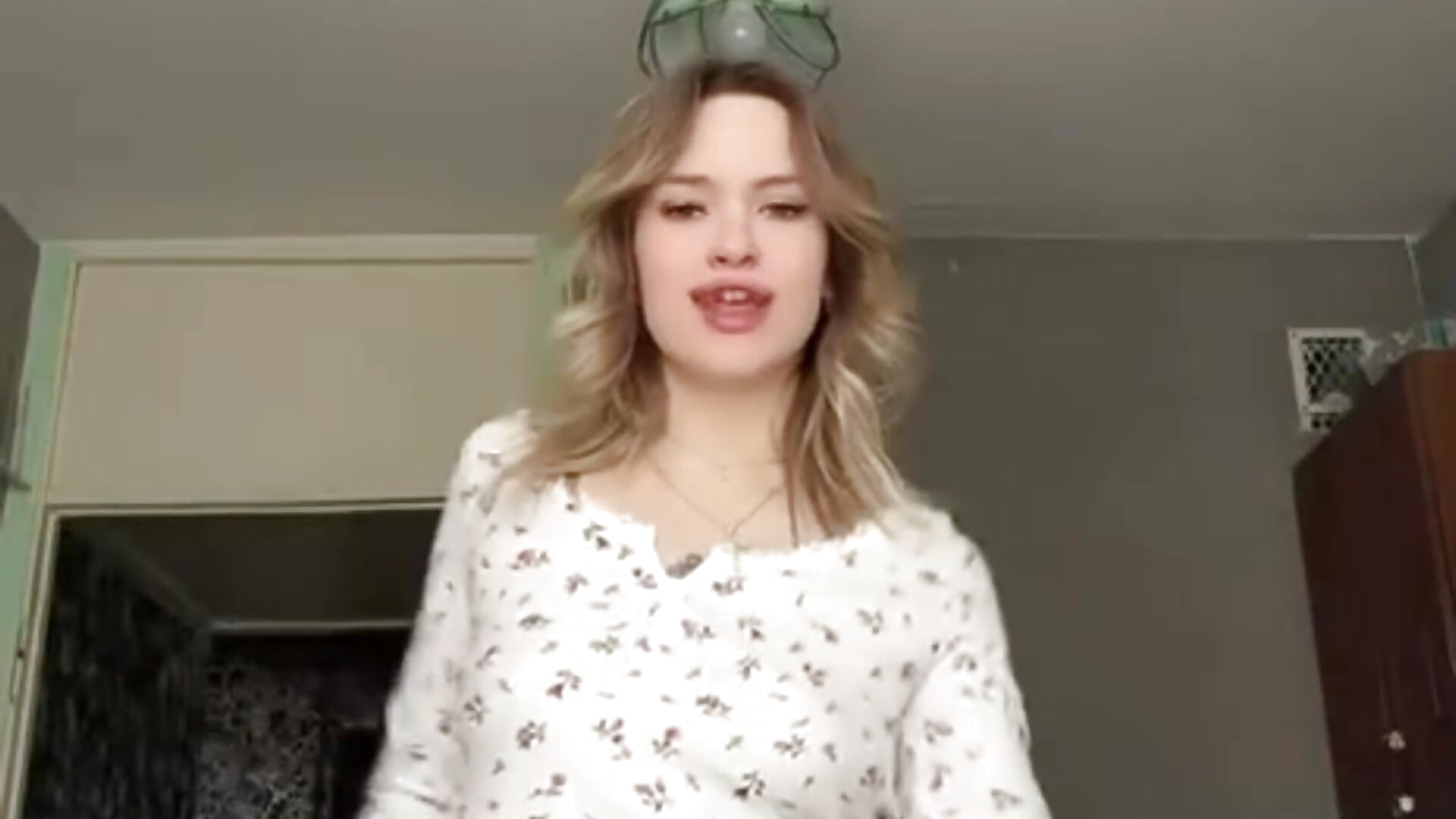 dancing in pajamas– Demoralive kameramodell videója