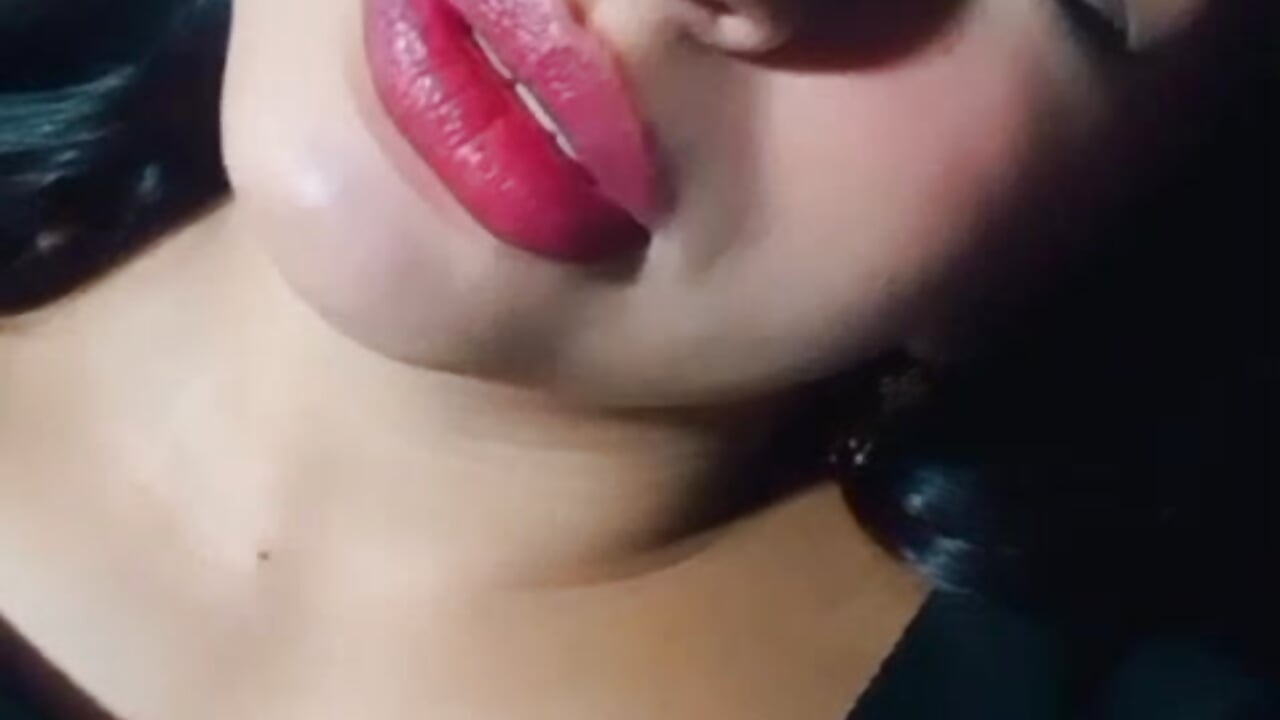 VIDEO SAKRKETT – video modela na kameri Scarlett_Lucia