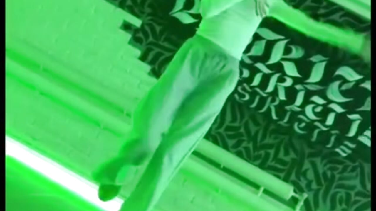 Trying to dance－カメラキャストのNellie_babyの動画