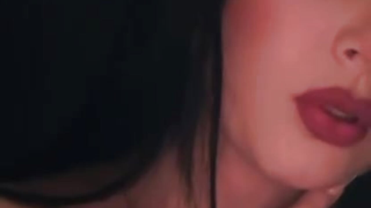 kiss baby♥ - vidéo du modèle de showcams scarlett_brooks