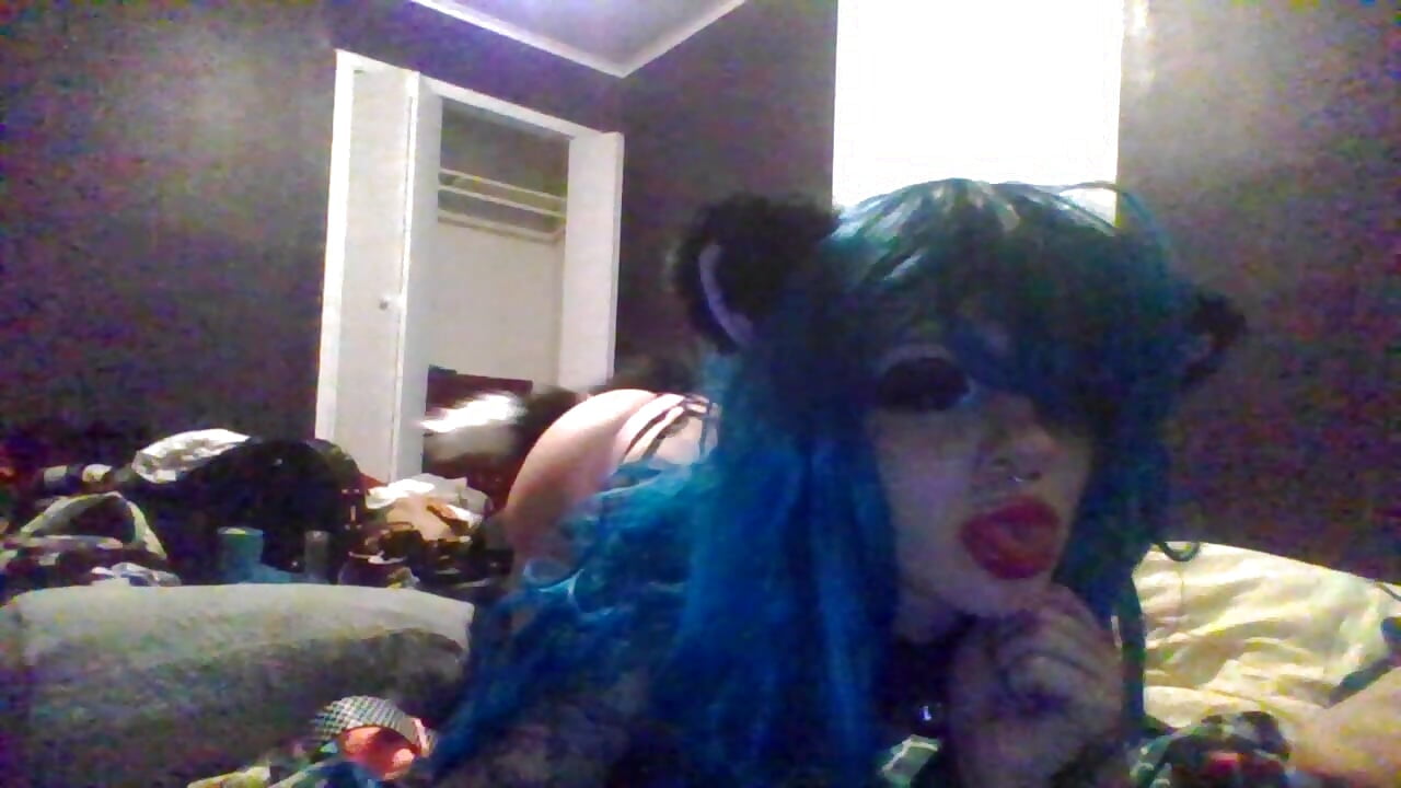Happy kitty tail wag :3 - video by emoprincessxD cam model