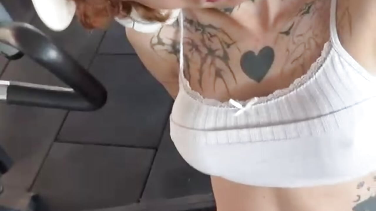 gym bro – video modela na kameri hakuiyami